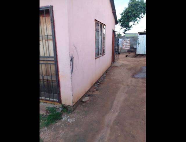 2 BEDROOM HOUSE FOR SALE IN ETWATWA EAST